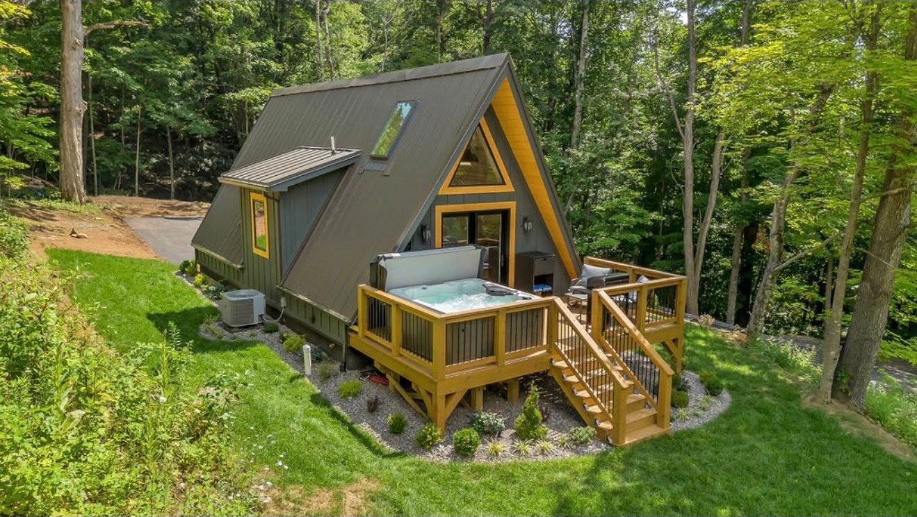 The cabin deck with hot tub and timber stairs